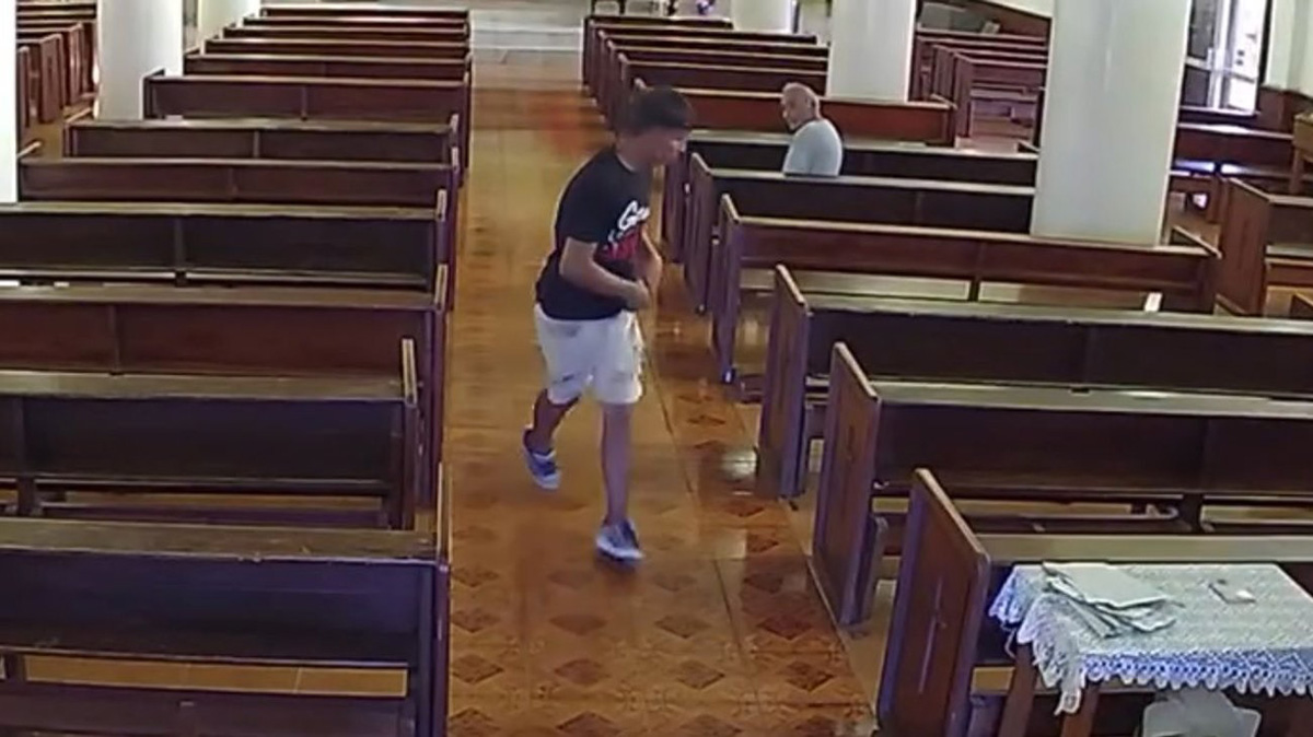 Asalto en Iglesia